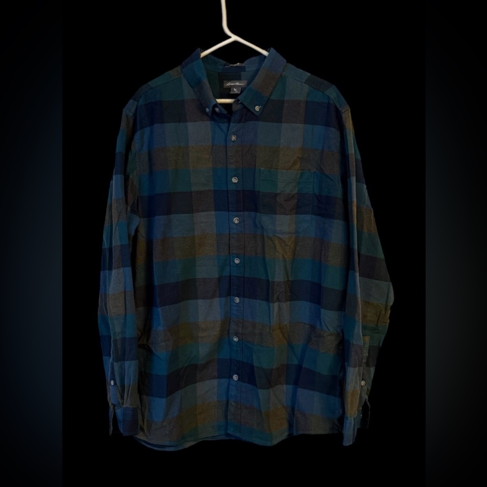 Eddie Bauer Classic Men's Blue and Green Plaid Flannel Button Down Shirt